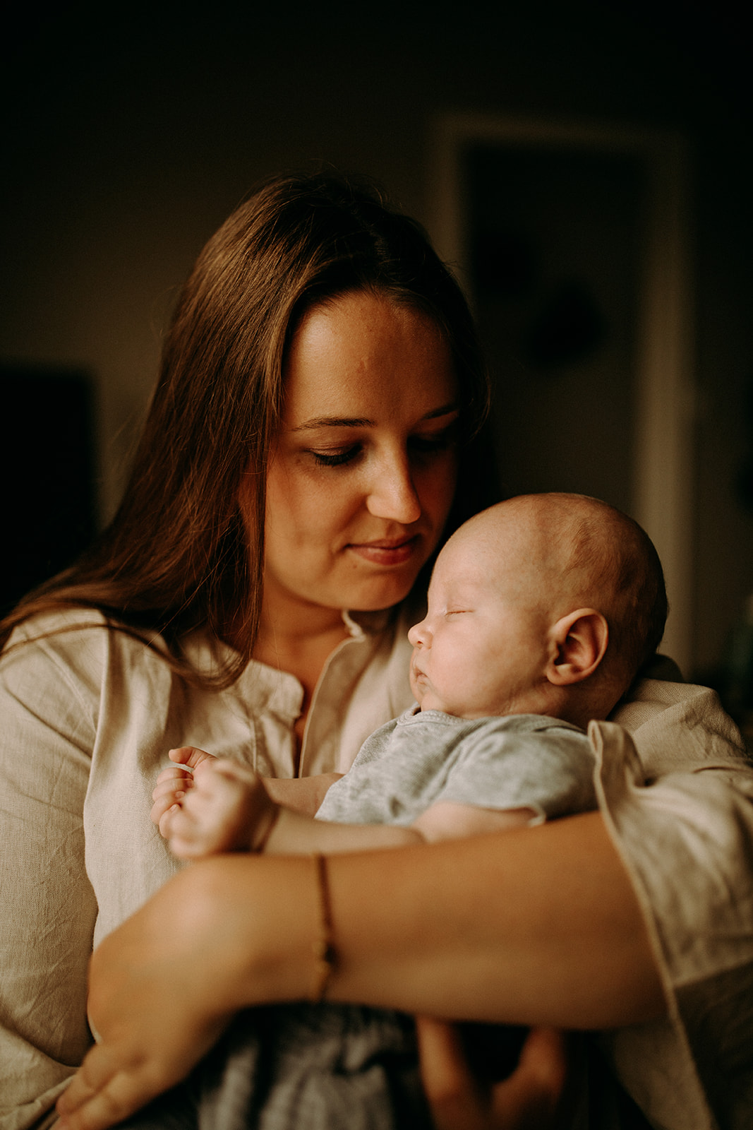 Auf dem Bild sieht man die Frau und das Kind vom Hochzeitsfotografen